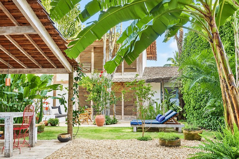 Villa with pool next to Quadrado