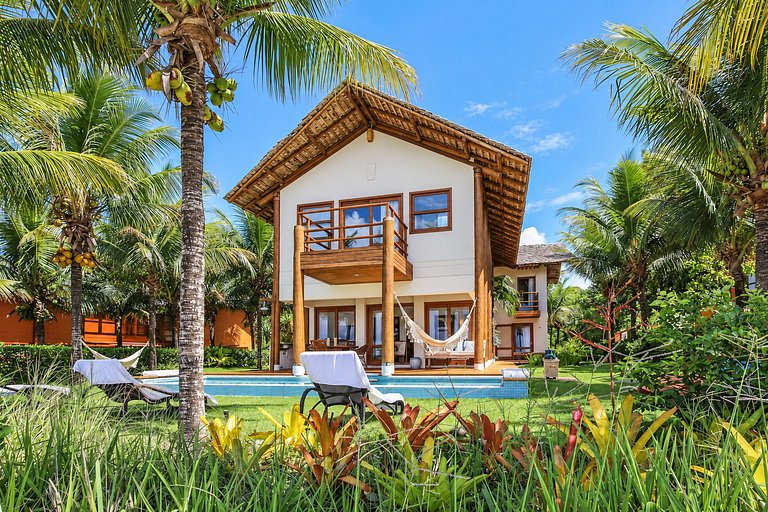 Casa com 4 suítes e piscina em Trancoso