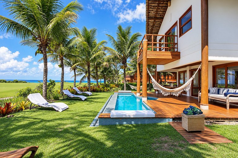 Casa com 4 suítes e piscina em Trancoso