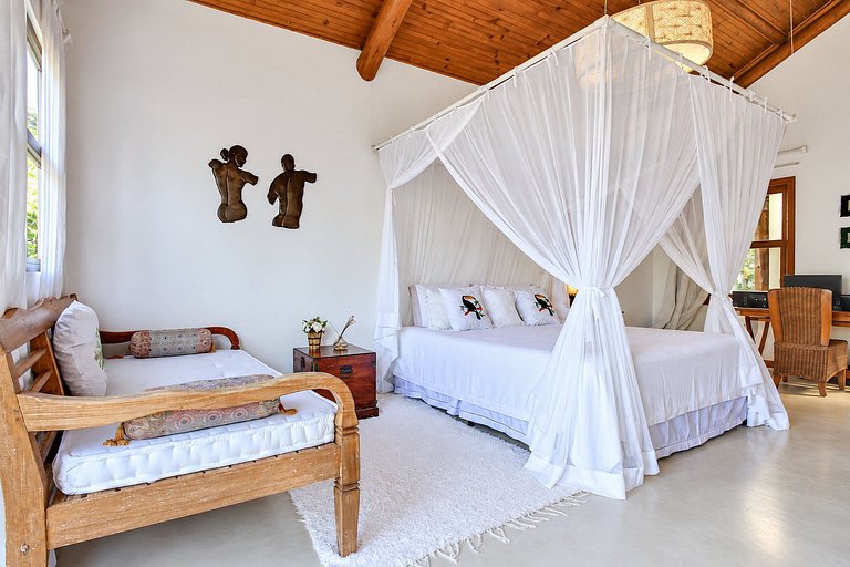 Casa com 4 suítes e piscina em Trancoso