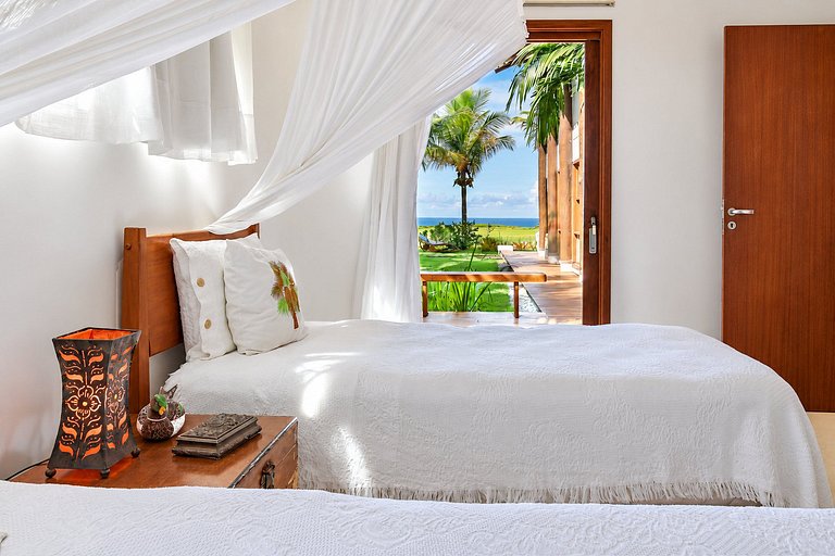 Casa com 4 suítes e piscina em Trancoso