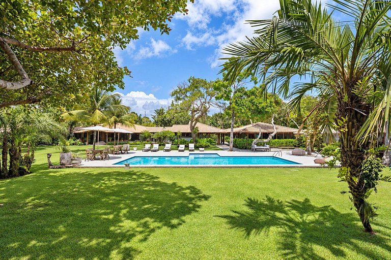 Villa with Pool and 8 Suites in Trancoso