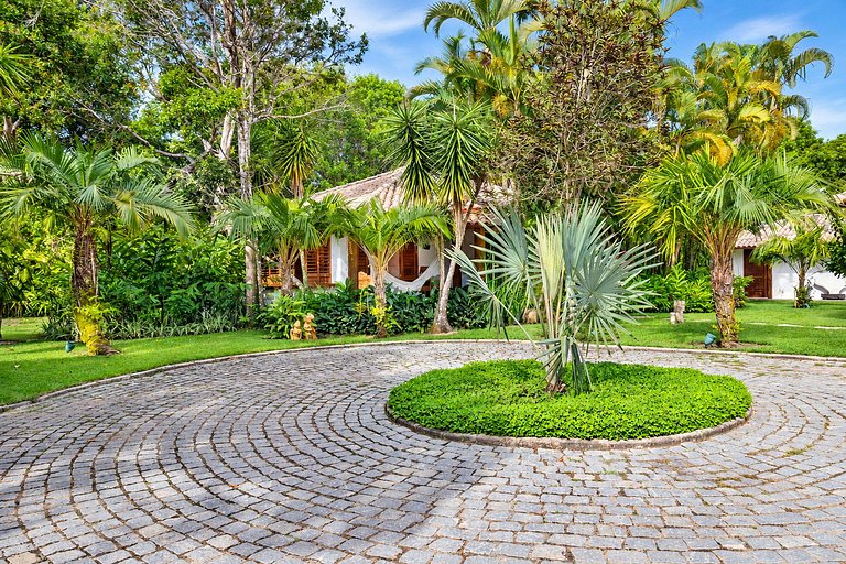 Villa with Pool and 7 Suites in Trancoso