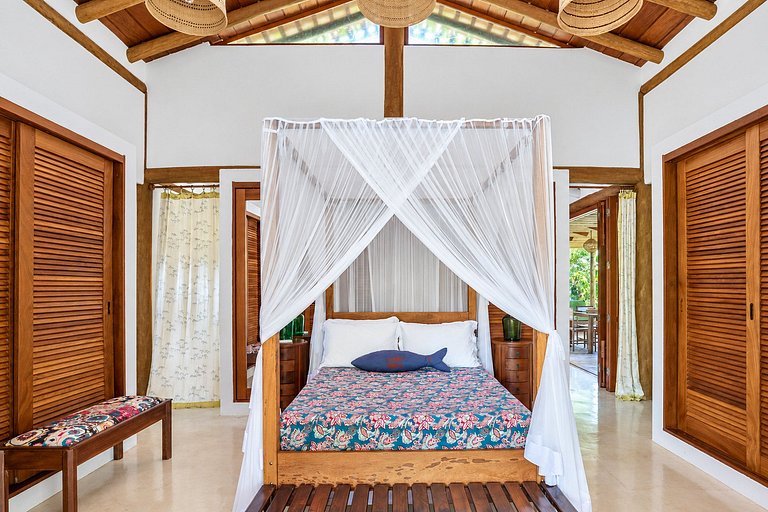 Villa with Pool and 8 Suites in Trancoso