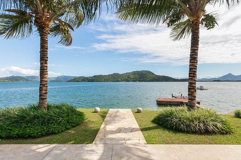 Ang001 - Beautiful villa oceanfront in Angra dos Reis with 9