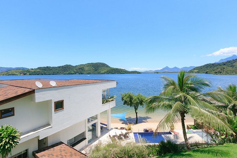 Ang002 - Beautiful 9 suites oceanfront villa in Angra dos Re